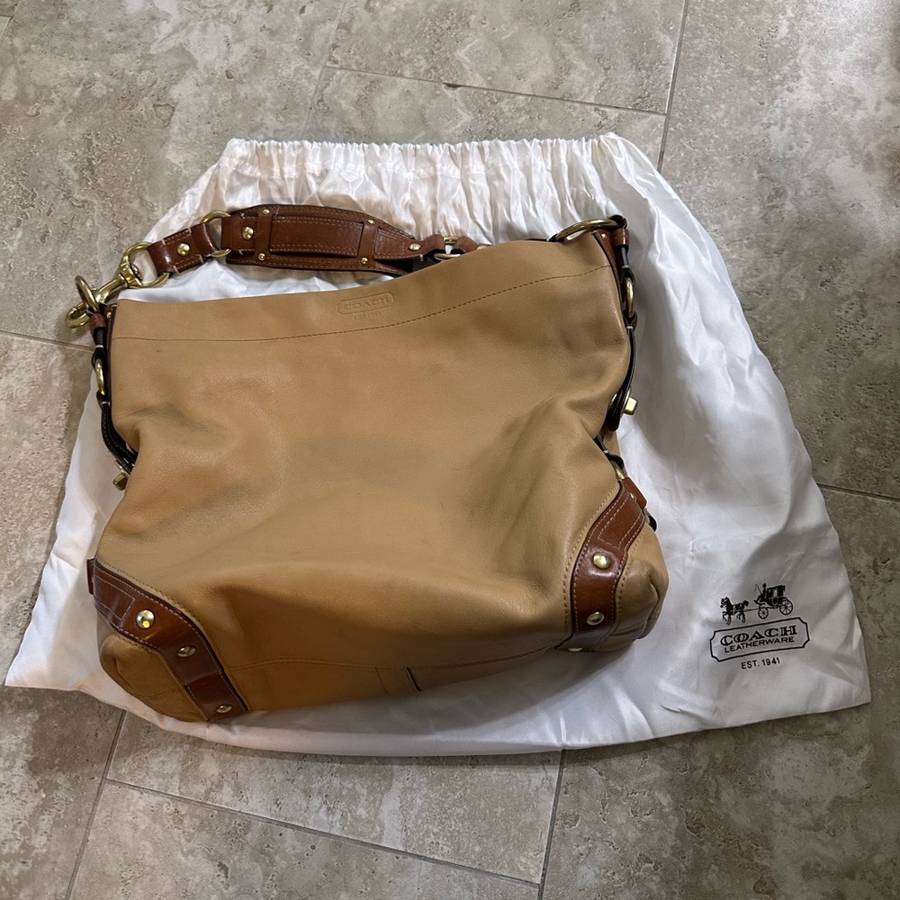 EUC Coach light tan hobo bag
